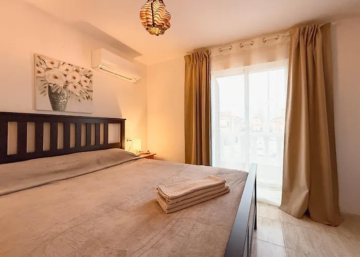 Marino - 2br Retreat W Patio & Swimming Pool Semesterbostad *