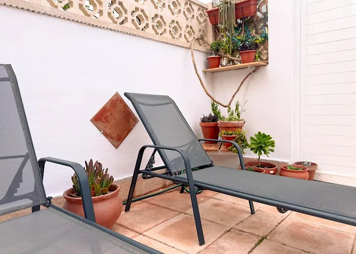 Marino - 2br Retreat W Patio & Swimming Pool Semesterbostad