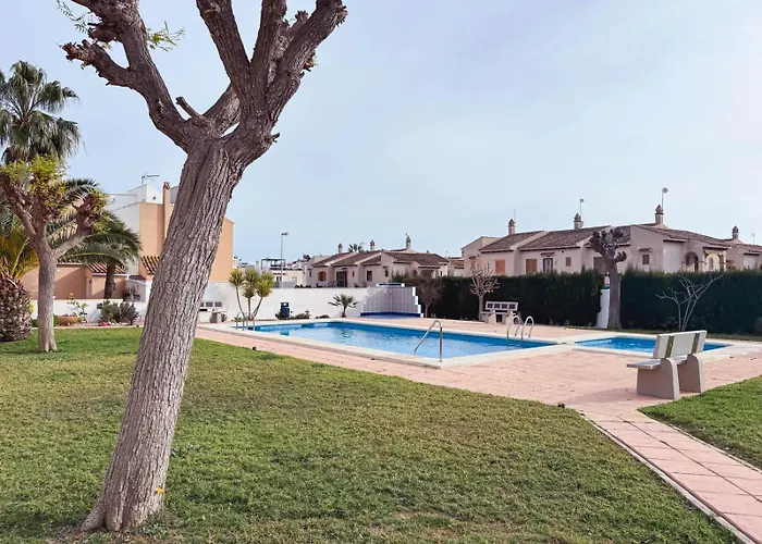 Marino - 2br Retreat W Patio & Swimming Pool *