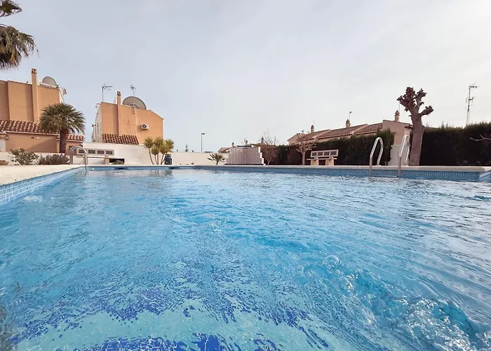 Marino - 2br Retreat W Patio & Swimming Pool Semesterbostad