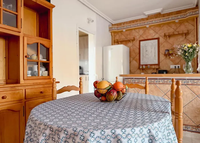 Marino - 2br Retreat W Patio & Swimming Pool *