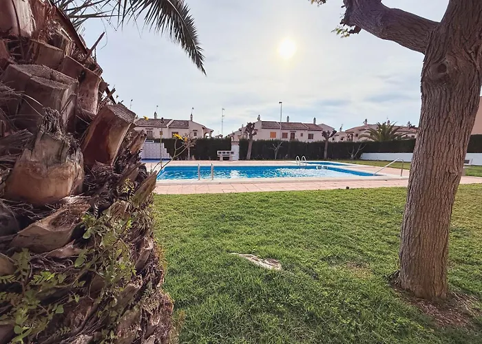 Marino - 2br Retreat W Patio & Swimming Pool