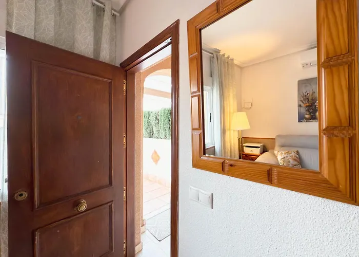 Marino - 2br Retreat W Patio & Swimming Pool Semesterbostad