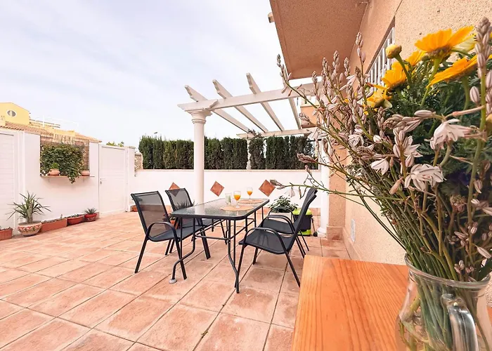 Marino - 2br Retreat W Patio & Swimming Pool Semesterbostad Torrevieja