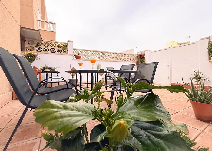 Semesterbostad Marino - 2br Retreat W Patio & Swimming Pool Torrevieja
