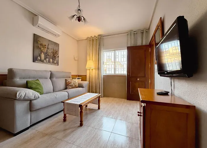 Marino - 2br Retreat W Patio & Swimming Pool