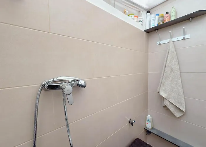 Semesterbostad Marino - 2br Retreat W Patio & Swimming Pool