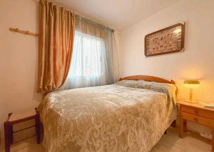 Semesterbostad Marino - 2br Retreat W Patio & Swimming Pool *