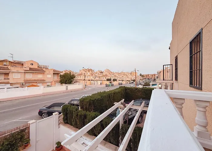 Semesterbostad Marino - 2br Retreat W Patio & Swimming Pool Torrevieja