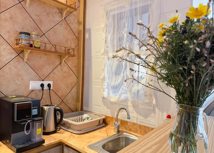 Marino - 2br Retreat W Patio & Swimming Pool