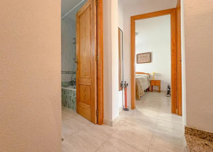 Semesterbostad Marino - 2br Retreat W Patio & Swimming Pool Torrevieja