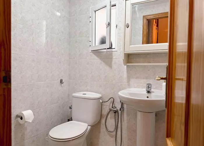 Marino - 2br Retreat W Patio & Swimming Pool *