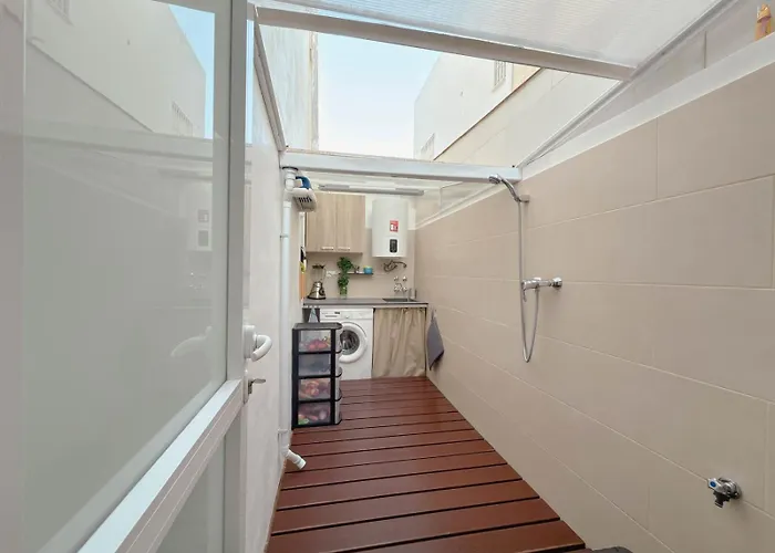 Marino - 2br Retreat W Patio & Swimming Pool