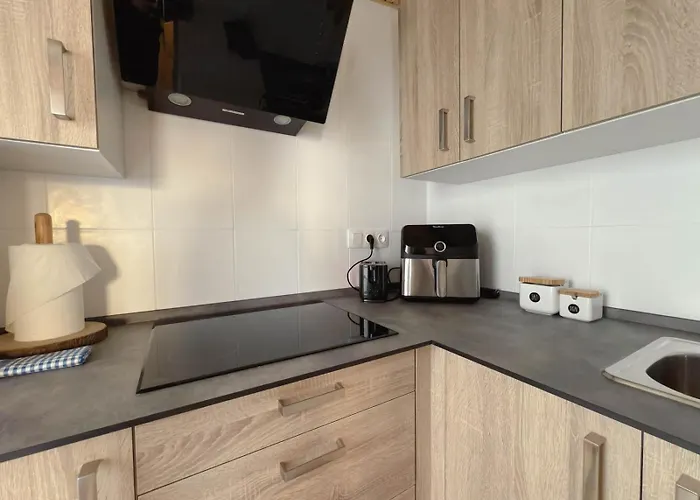 Semesterbostad Marino - 2br Retreat W Patio & Swimming Pool