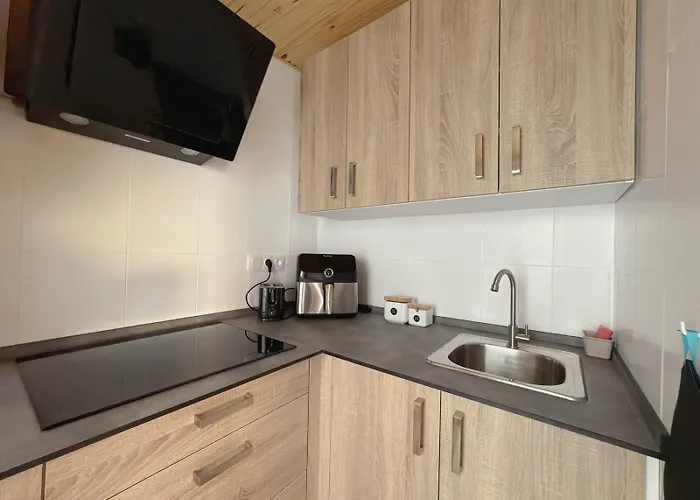 Semesterbostad Marino - 2br Retreat W Patio & Swimming Pool *