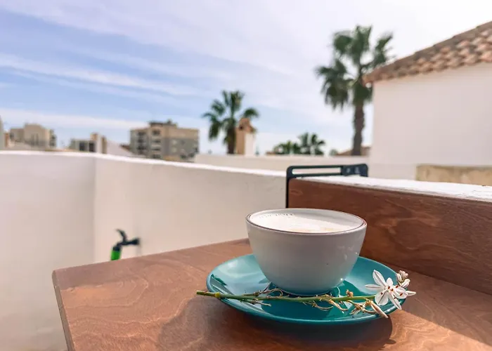 Marino - 2br Retreat W Patio & Swimming Pool Torrevieja