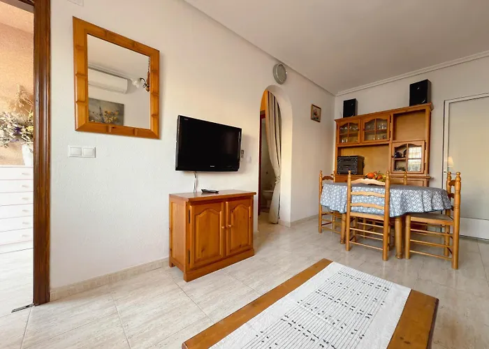 Marino - 2br Retreat W Patio & Swimming Pool