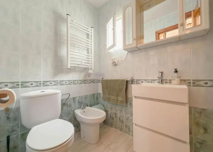 Semesterbostad Marino - 2br Retreat W Patio & Swimming Pool Torrevieja