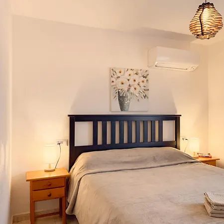 Marino - 2br Retreat W Patio & Swimming Pool Holiday home *
