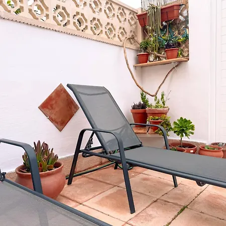 Marino - 2br Retreat W Patio & Swimming Pool Holiday home