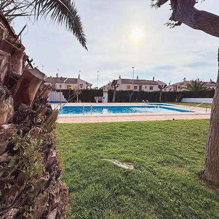 Marino - 2br Retreat W Patio & Swimming Pool