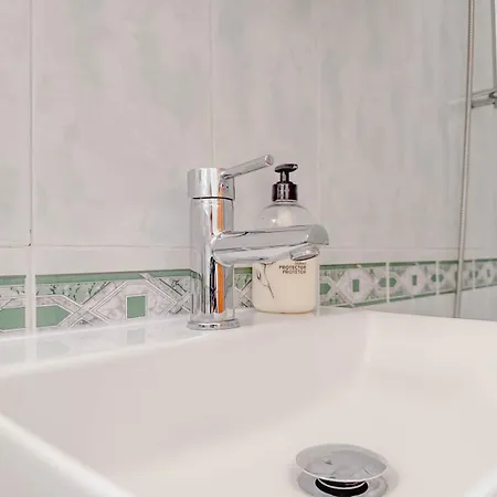 Marino - 2br Retreat W Patio & Swimming Pool بيت للعطل *