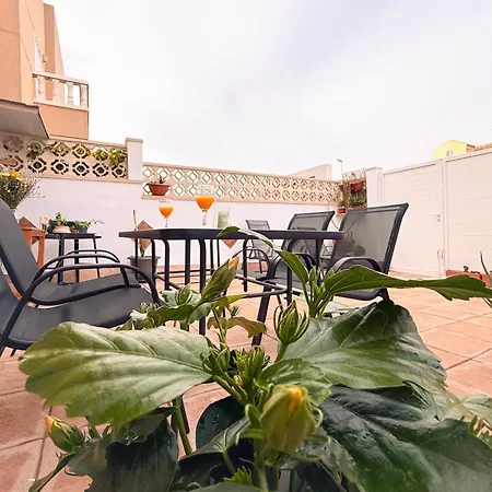 Сasa de vacaciones Marino - 2br Retreat W Patio & Swimming Pool Torrevieja