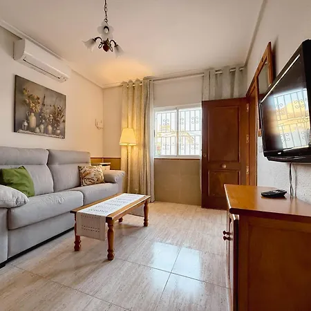Marino - 2br Retreat W Patio & Swimming Pool