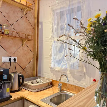 Marino - 2br Retreat W Patio & Swimming Pool