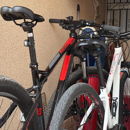 Marino - 2br Retreat W Patio & Swimming Pool بيت للعطل تورّيفيِخا