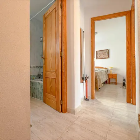 Сasa de vacaciones Marino - 2br Retreat W Patio & Swimming Pool Torrevieja