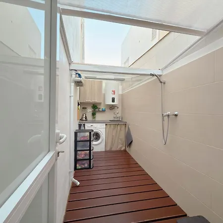 Marino - 2br Retreat W Patio & Swimming Pool