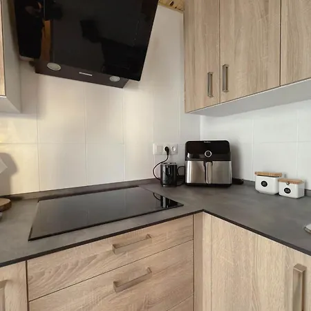 بيت للعطل Marino - 2br Retreat W Patio & Swimming Pool