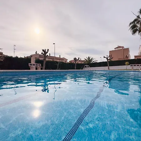 Marino - 2br Retreat W Patio & Swimming Pool Сasa de vacaciones Torrevieja