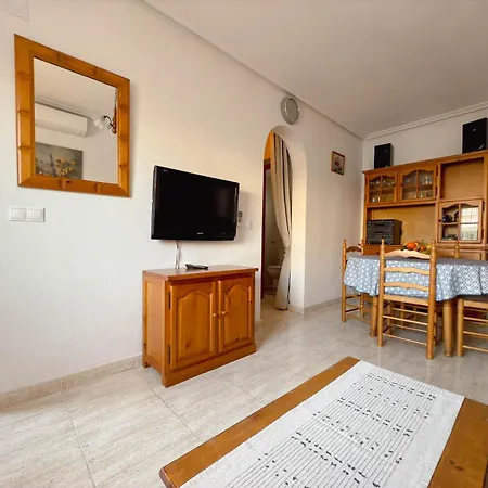 Marino - 2br Retreat W Patio & Swimming Pool