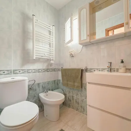 Сasa de vacaciones Marino - 2br Retreat W Patio & Swimming Pool Torrevieja