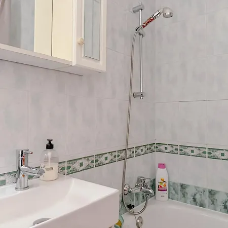Marino - 2br Retreat W Patio & Swimming Pool *