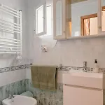 Marino - 2br Retreat W Patio & Swimming Pool
